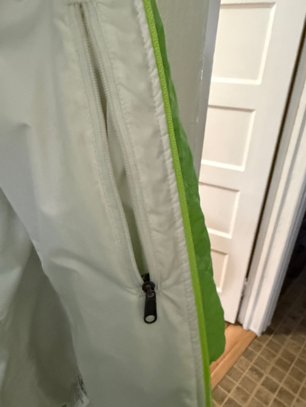 Patagonia Kids Lime Green Quilted Puffer Jacket - Picture 4 of 6